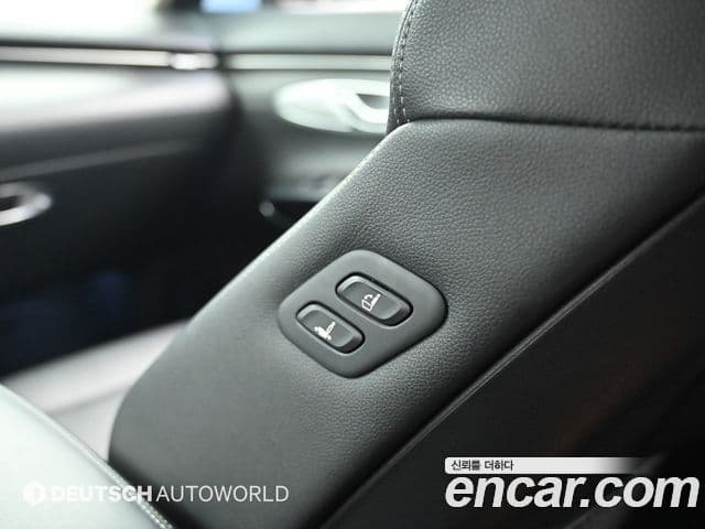 Genesis GV70 2021 — ფოტო 17/20
