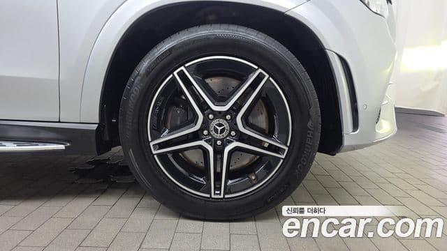 Mercedes-Benz GLE-Class 2021 — Photo 20/33