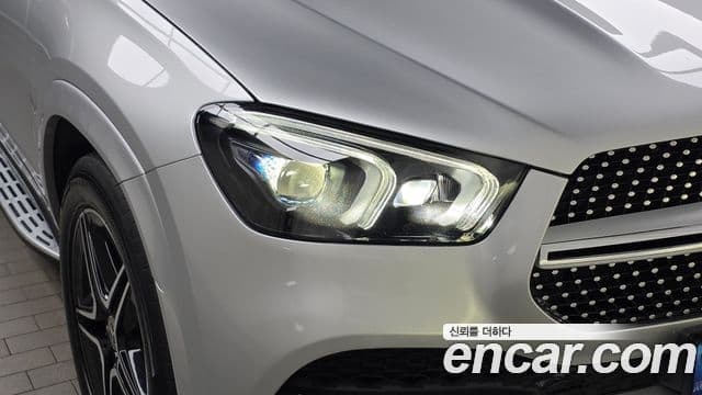 Mercedes-Benz GLE-Class 2021 — Photo 2/33