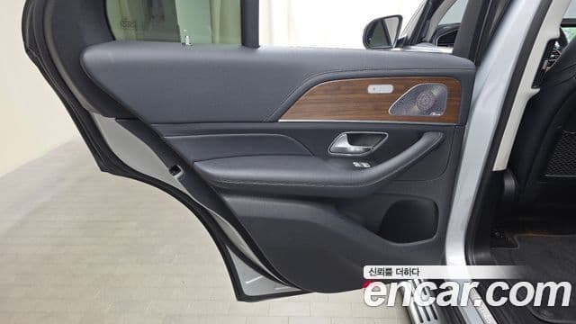 Mercedes-Benz GLE-Class 2021 — Photo 31/33