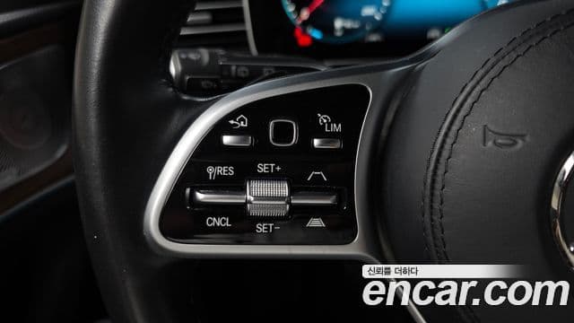 Mercedes-Benz GLE-Class 2021 — Photo 33/33