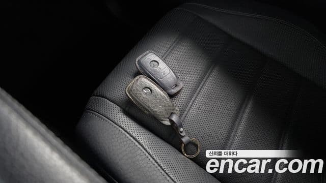 Mercedes-Benz GLE-Class 2021 — Photo 27/33