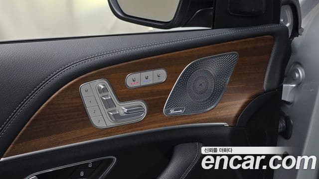 Mercedes-Benz GLE-Class 2021 — Photo 29/33