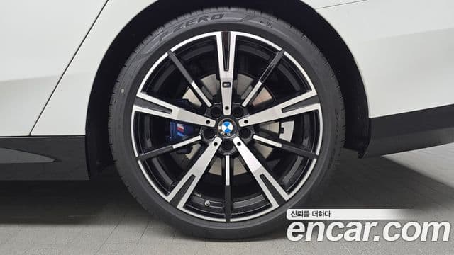 BMW 5 Series 2025 — Photo 30/34