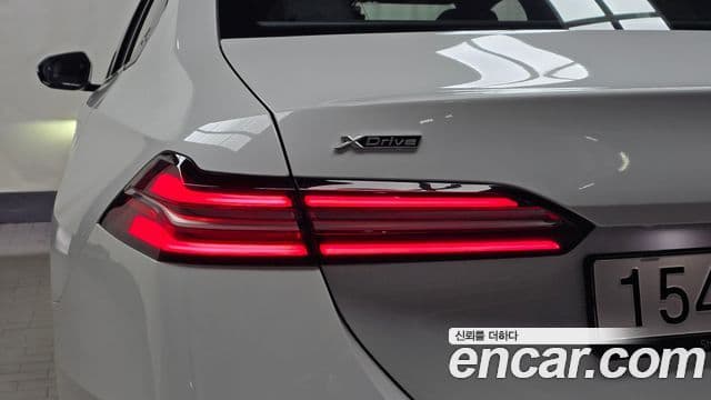 BMW 5 Series 2025 — Photo 13/34