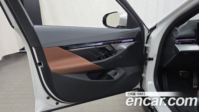 BMW 5 Series 2025 — Photo 33/34