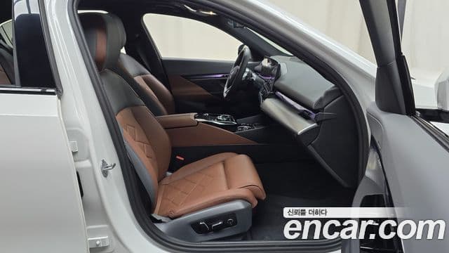 BMW 5 Series 2025 — Photo 16/34