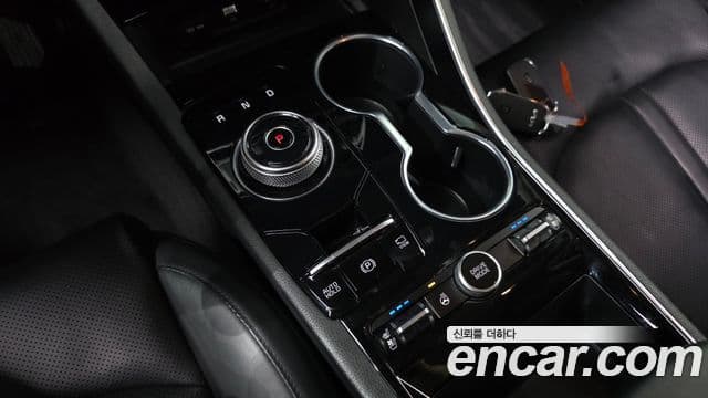 Kia K5 2023 — ფოტო 8/20