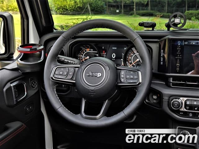 Jeep Wrangler 2025 — ფოტო 13/20