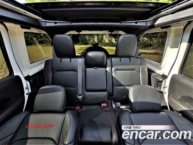 Jeep Wrangler 2025 — ფოტო 14/20