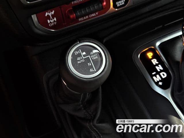 Jeep Wrangler 2025 — ფოტო 15/20