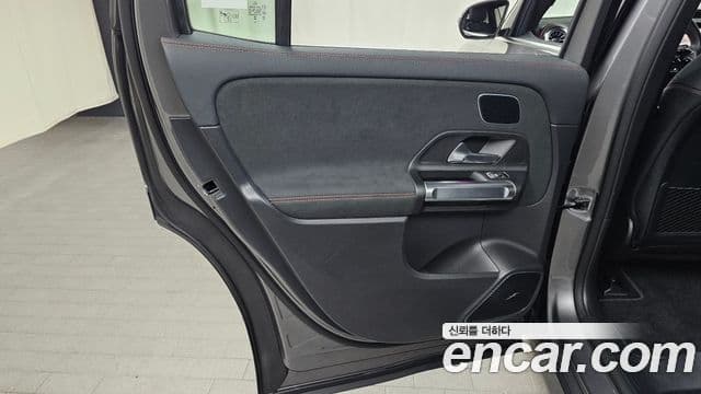 Mercedes-Benz EQB 2025 — ფოტო 28/32