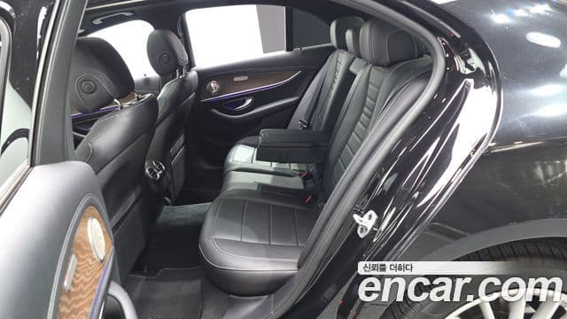 Mercedes-Benz E-Class 2020 — ფოტო 12/20