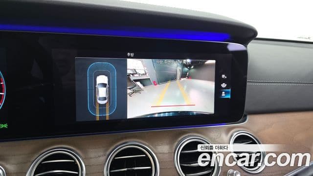 Mercedes-Benz E-Class 2020 — ფოტო 15/20