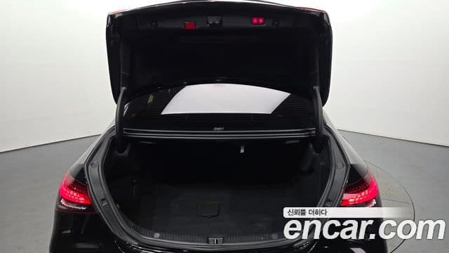 Mercedes-Benz E-Class 2020 — ფოტო 18/20