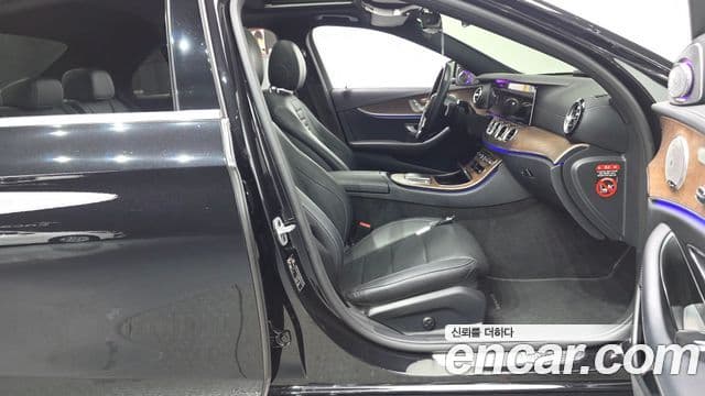 Mercedes-Benz E-Class 2020 — Photo 14/34