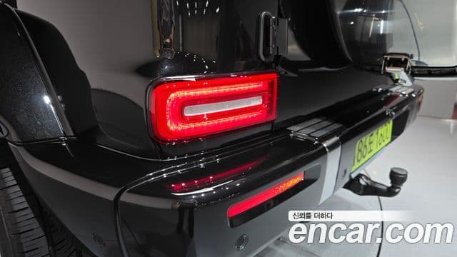 Mercedes-Benz G-Class 2025 — Photo 12/36