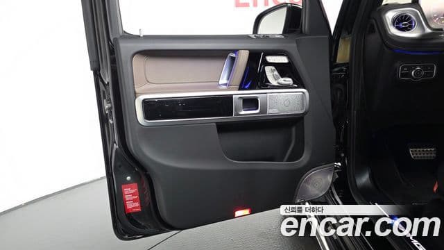 Mercedes-Benz G-Class 2025 — Photo 19/36