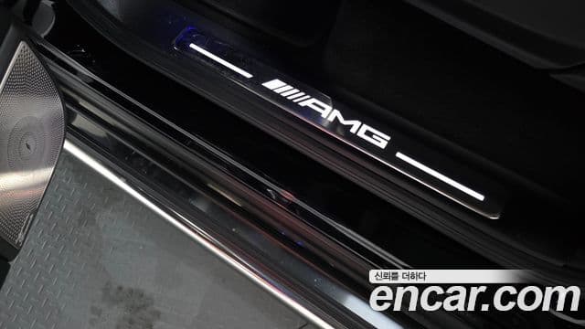 Mercedes-Benz G-Class 2025 — Photo 16/36