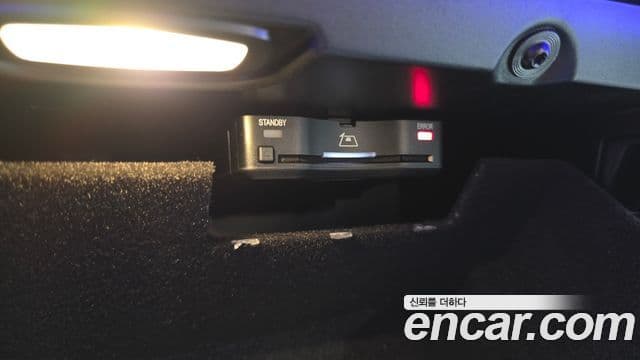 Mercedes-Benz G-Class 2025 — Photo 4/36