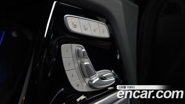 Mercedes-Benz G-Class 2025 — Photo 7/36