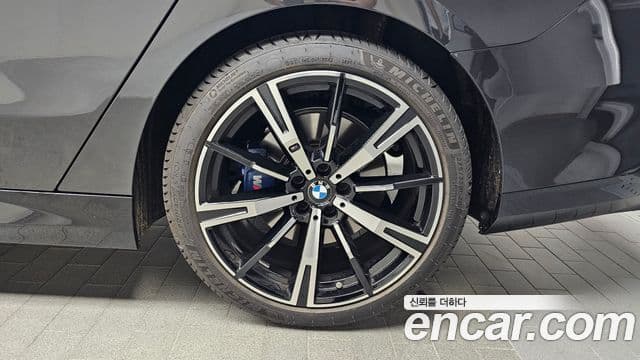 BMW 5 Series 2025 — Photo 2/34