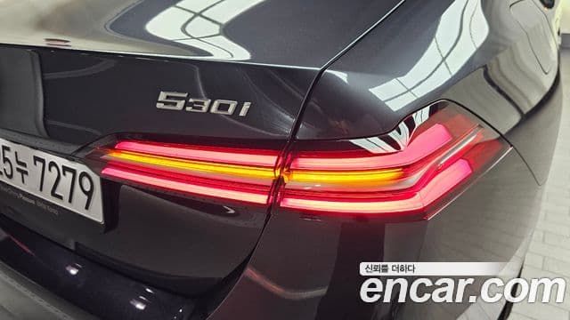 BMW 5 Series 2025 — Photo 22/34