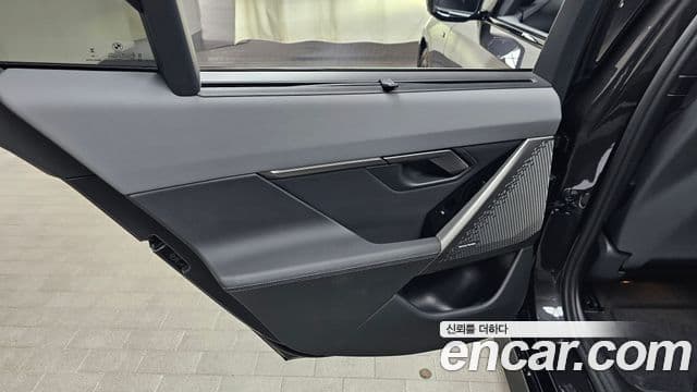 BMW 5 Series 2025 — Photo 30/34
