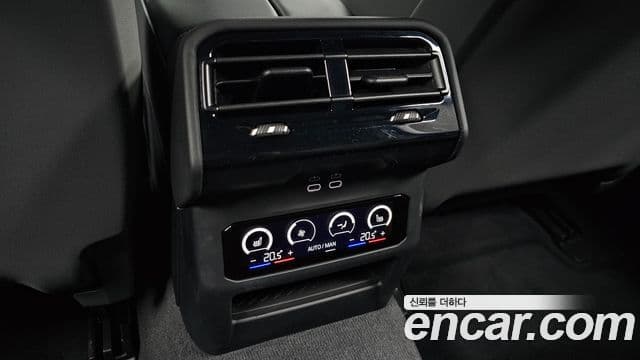 BMW 5 Series 2025 — Photo 18/34