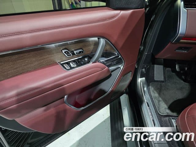 Land Rover Range Rover 2024 — ფოტო 8/20