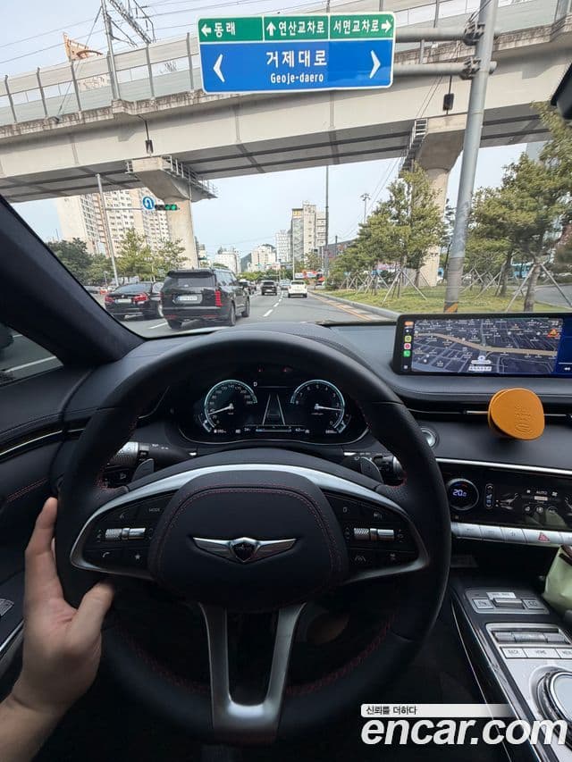 Genesis GV70 2023 — Şəkil 7/14