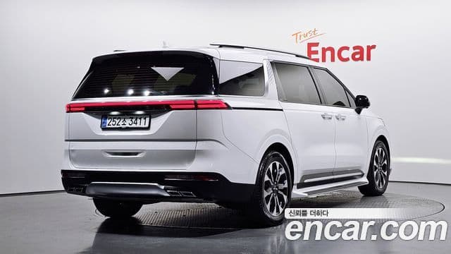 Kia Carnival 2021 — ფოტო 2/20