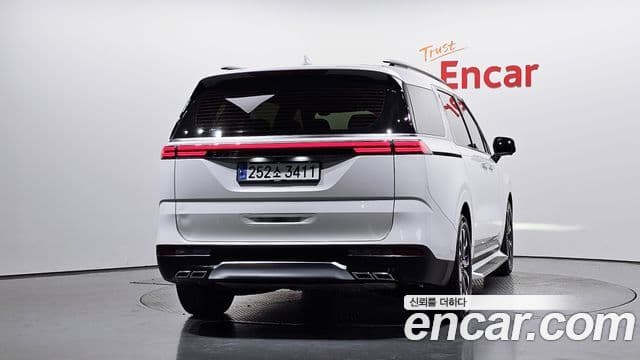 Kia Carnival 2021 — ფოტო 4/20
