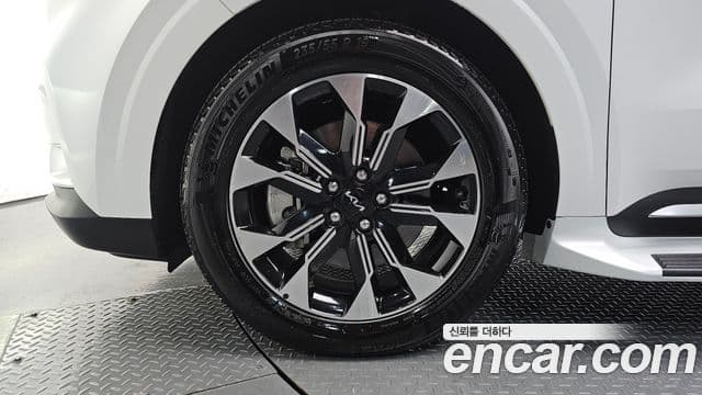 Kia Carnival 2021 — ფოტო 5/20