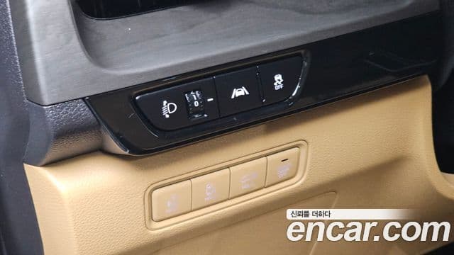 Kia Carnival 2021 — ფოტო 13/20