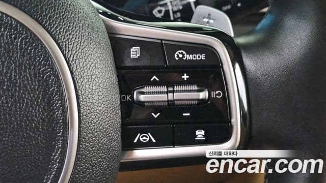 Kia Carnival 2021 — ფოტო 16/20