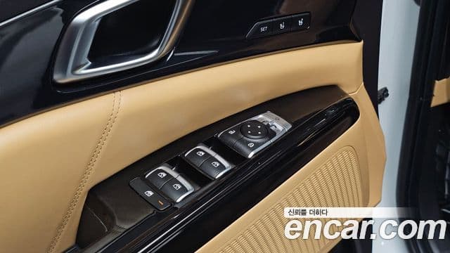 Kia Carnival 2021 — ფოტო 19/20