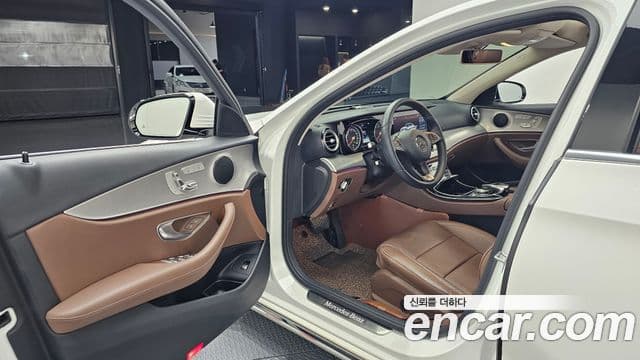 Mercedes-Benz E-Class 2018 — фото 10 из 20