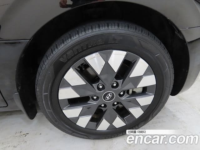 Hyundai Staria 2022 — ფოტო 5/20
