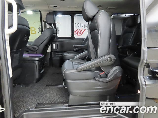 Hyundai Staria 2022 — ფოტო 11/20