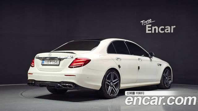 Mercedes-Benz E-Class 2018 — ფოტო 13/20