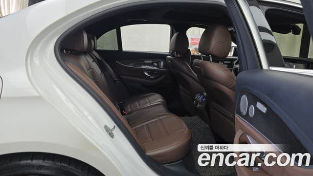 Mercedes-Benz E-Class 2018 — ფოტო 9/20