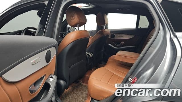 Mercedes-Benz GLC-Class 2022 — Photo 20/34