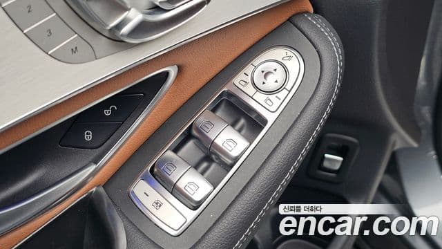 Mercedes-Benz GLC-Class 2022 — Photo 4/34