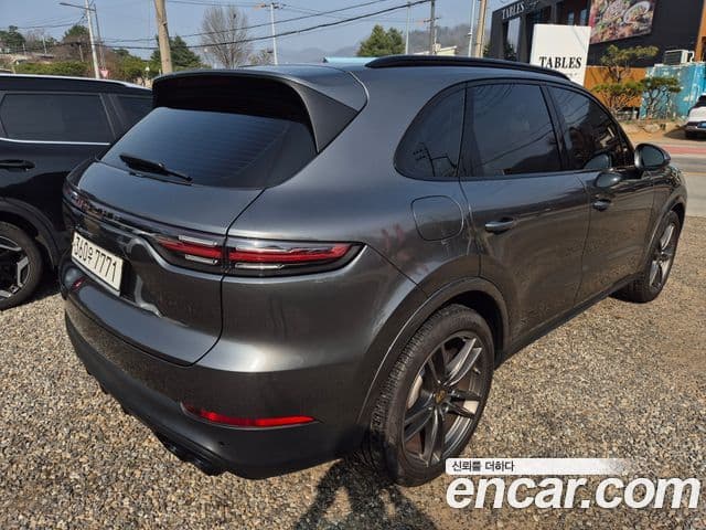 Porsche Cayenne 2020 — Фото 2/9