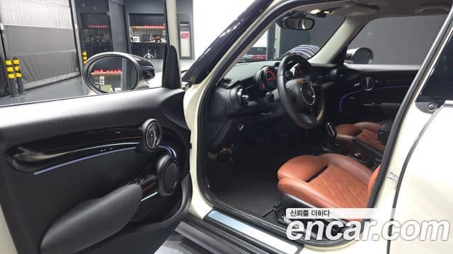 Mini Cooper 2022 — фото 10 из 20