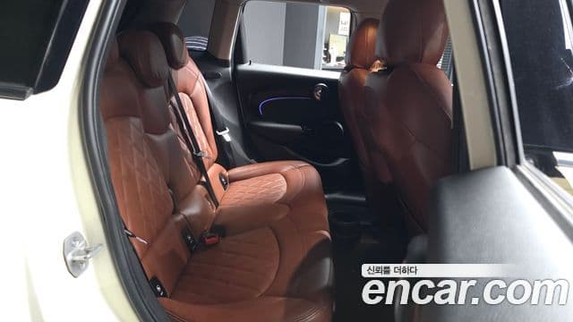 Mini Cooper 2022 — фото 12 из 20