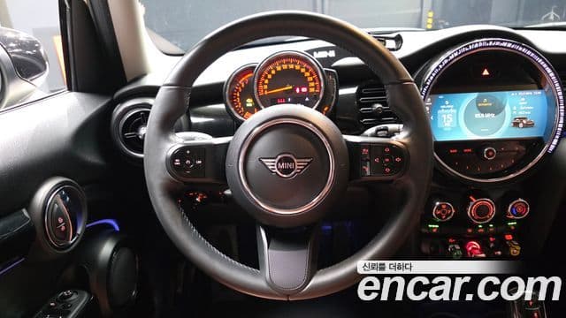 Mini Cooper 2022 — фото 13 из 20