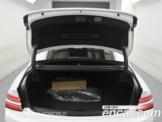 Genesis Electrified G80 2023 — ფოტო 18/20