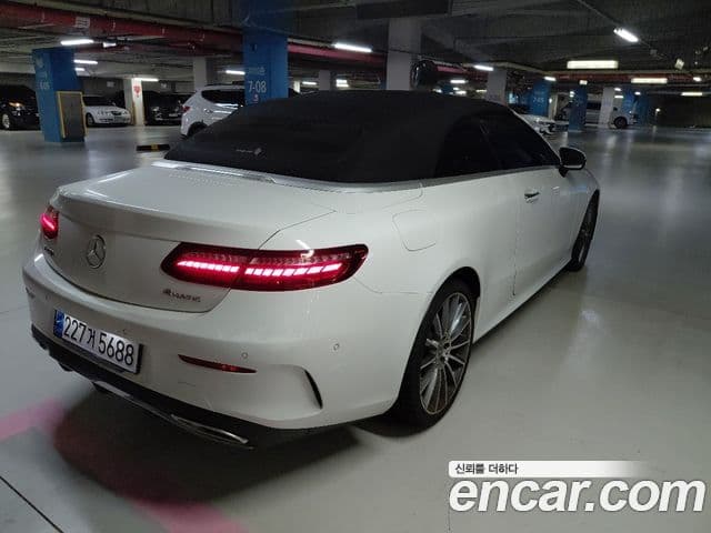 Mercedes-Benz E-Class 2022 — ფოტო 5/15